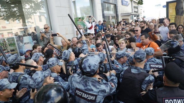 Die Polizei war mit einem massiven Aufgebot bei den Protesten anwesend.