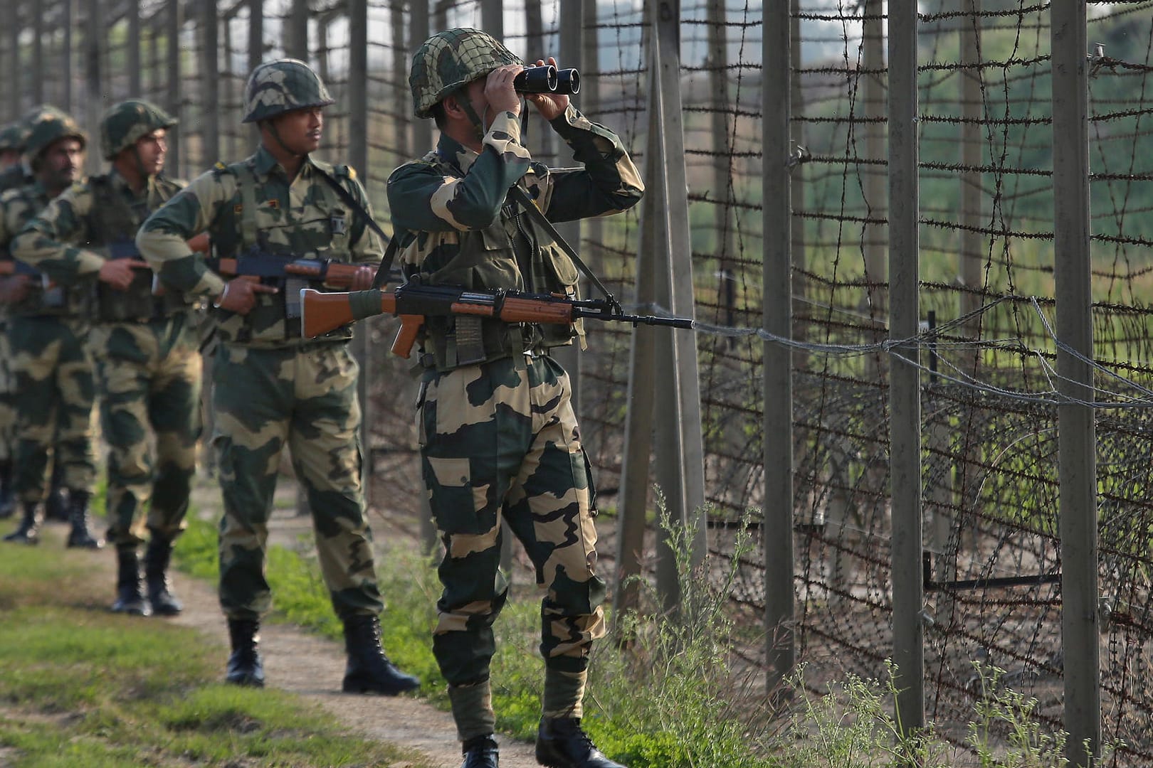 Soldaten an der Grenze zu Pakistan in Kaschmir: In der Region kommt es immer wieder zu Gewalt zwischen Sicherheitskräften und muslimischen Separatisten. (Archivbild)