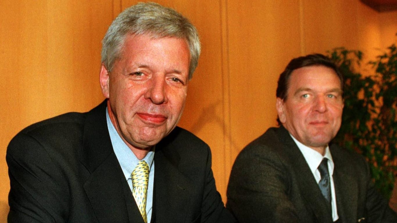 Werner Müller 1998 als Wirtschaftsminister mit Bundeskanzler Gerhard Schröder.
