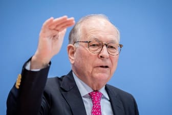 "Die Bundesrepublik darf nicht von der Reservebank aus zuschauen, wenn jetzt eine maritime EU-Schutzmission am Golf diskutiert wird", sagt der Chef der Münchner Sicherheitskonferenz, Wolfgang Ischinger.