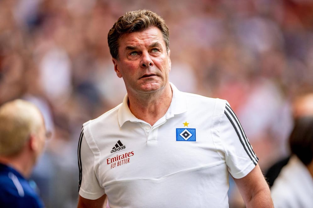 Trainer Dieter Hecking feiert gegen Darmstadt sein Pflichtspieldebüt beim HSV.