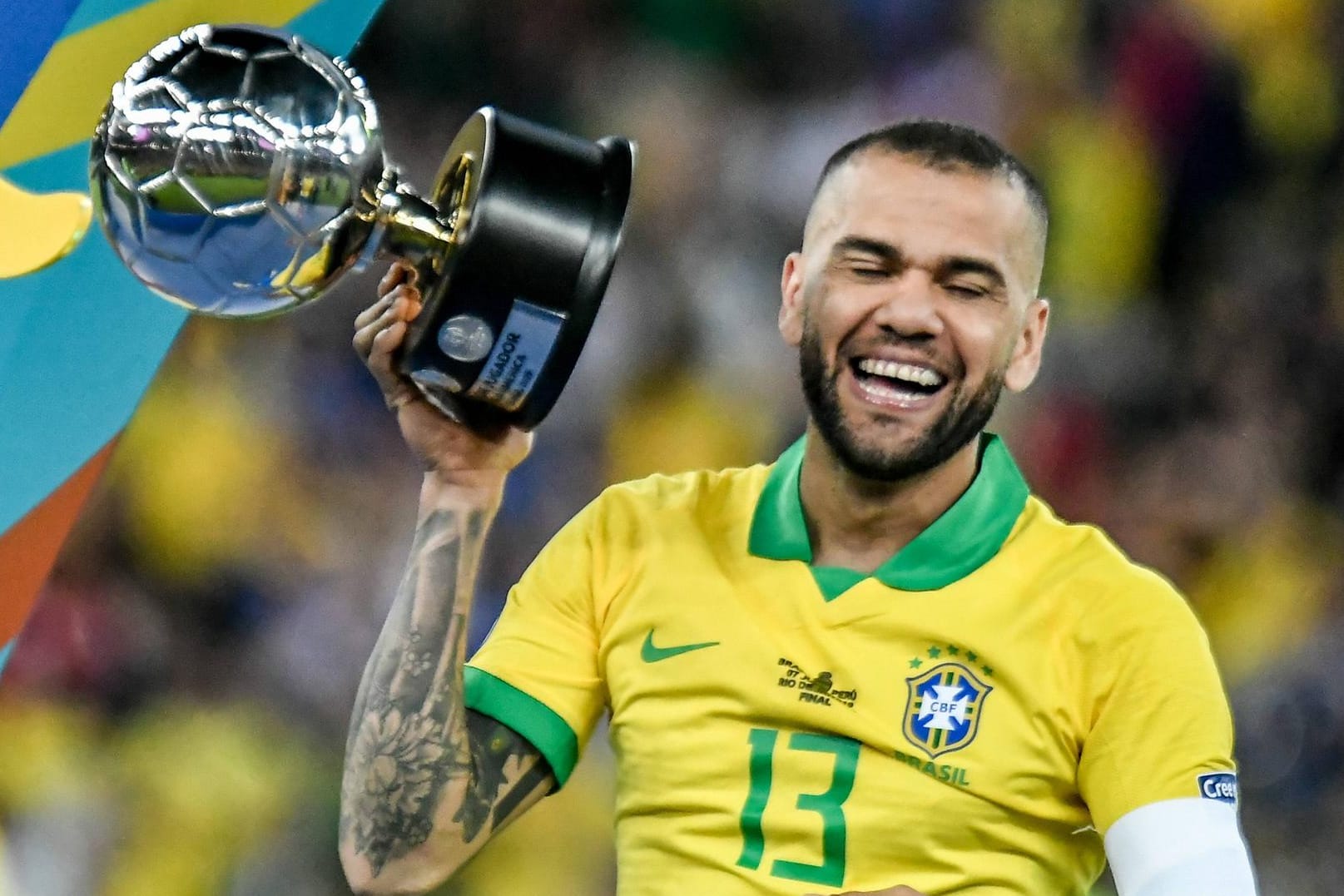 Der Brasilianer Dani Alves sucht einen neuen Klub.