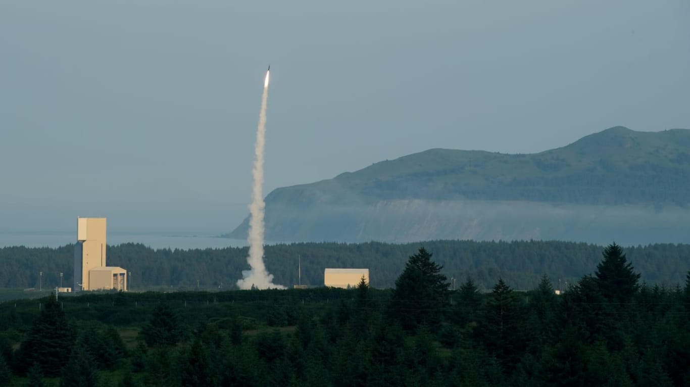 Das Arrow 3-System im Test: Arrow 3 kann ballistische Raketen außerhalb der Atmosphäre abfangen.