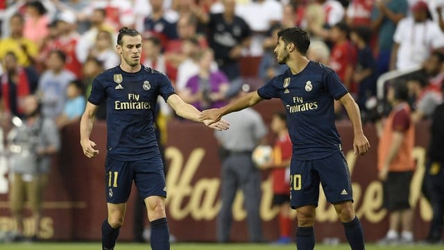Bleibt er oder geht er? Die Zukunft von Gareth Bale (l) bei Real Madrid ist ungewiss. Bleibt er oder geht er? Die Zukunft von Gareth Bale (l) bei Real Madrid ist ungewiss.