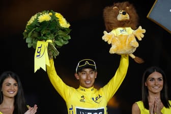 Mehr geht im Radsport nicht: Egan Bernal im Gelben Trikot in Paris.