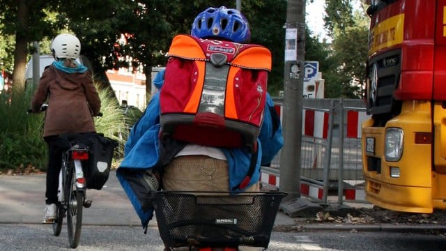 Mit dem Fahrrad sollten ABC-Schützen noch nicht zur Schule fahren. Mit dem Fahrrad sollten ABC-Schützen noch nicht zur Schule fahren.