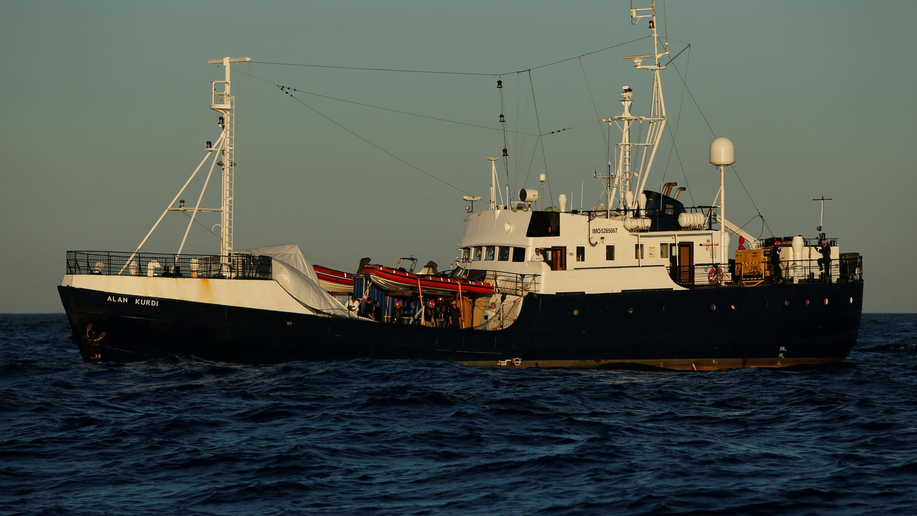 Das Rettungsschiff "Alan Kurdi": Die Seenotretter ist zurück vor der Küste Libyens.