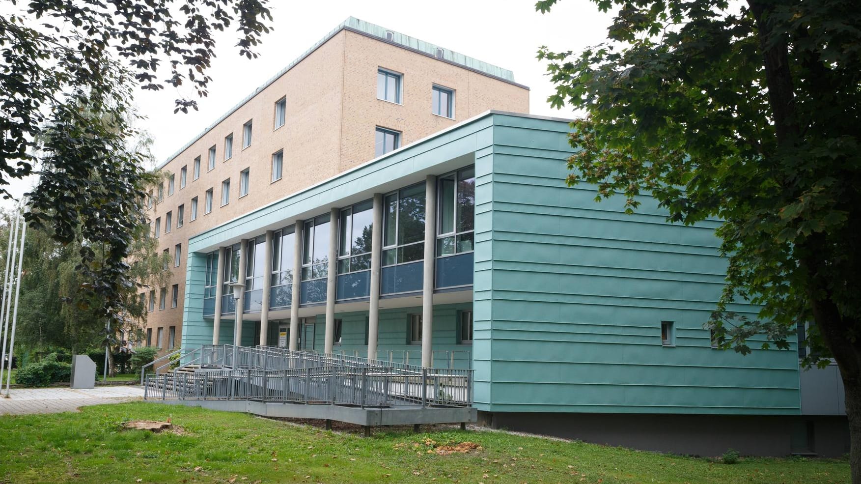 Landgericht Göttingen: Zwei Männer müssen sich wegen unerlaubter Einfuhr von Betäubungsmitteln verantworten. (Archivbild) Landgericht Göttingen: Zwei Männer müssen sich wegen unerlaubter Einfuhr von Betäubungsmitteln verantworten. (Archivbild)