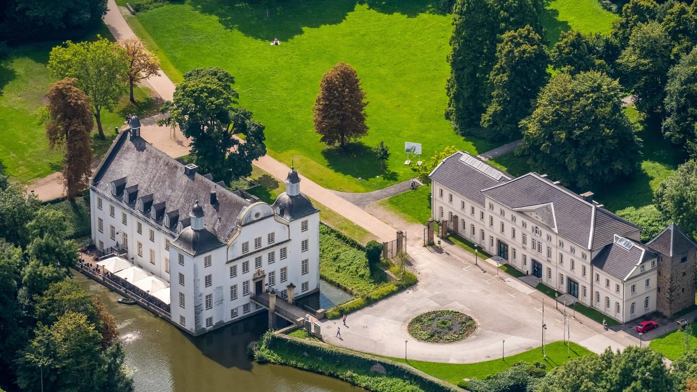 Der Schlosspark Borbeck ist der wäldlichste Park in Essen. Nicht nur das Schloss, sondern auch der Park im Stil eines englischen Landschaftsgarten ziehen Besucher an.
