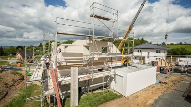 Haus im Bau: Wer bei der Bauplanung schon eventuelle Entwicklungen der näheren Zukunft in den Blick nimmt, hat eine wertigere Immobilie.