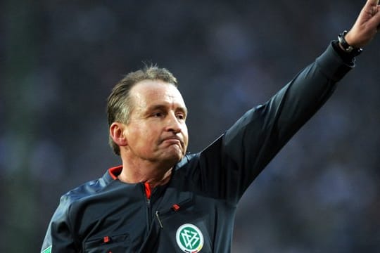 Der ehemalige Schiedsrichter und jetzige DFB-Lehrwart, Lutz Wagner, hat die Gelbe-Karten-Regel für Trainer verteidigt.