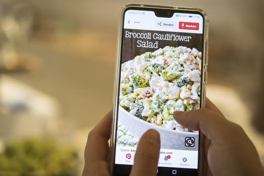 Essen und Rezepte sind auf Pinterest beliebte Themen.