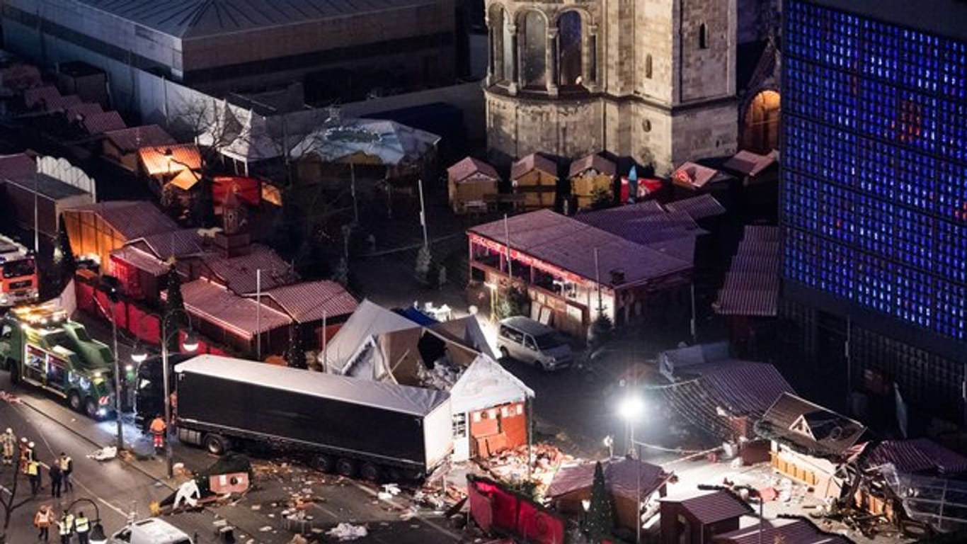 Das Attentat auf den Weihnachtsmarkt am Breitscheidplatz beschäftigt die berliner Justiz auch zweieinhalb Jahre später noch.