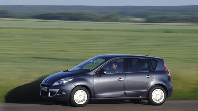 Viel Platz für Passagiere und Gepäck: Der kompakte Van Renault Scénic (2009 bis 2016).