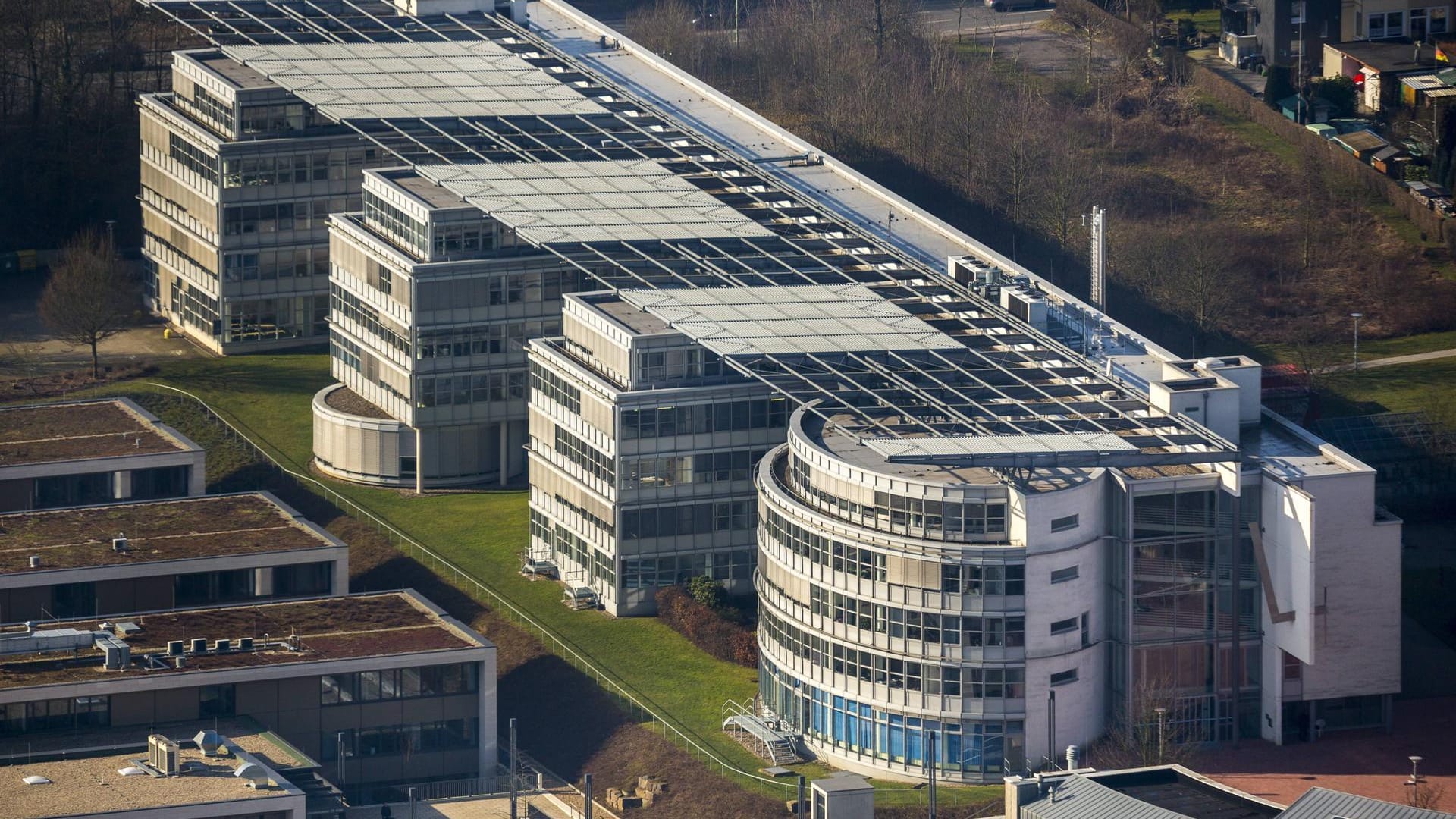 Fernuniversität Hagen von oben: Ein Polizist hat hier zwei Einbrecher auf frischer Tat ertappt.