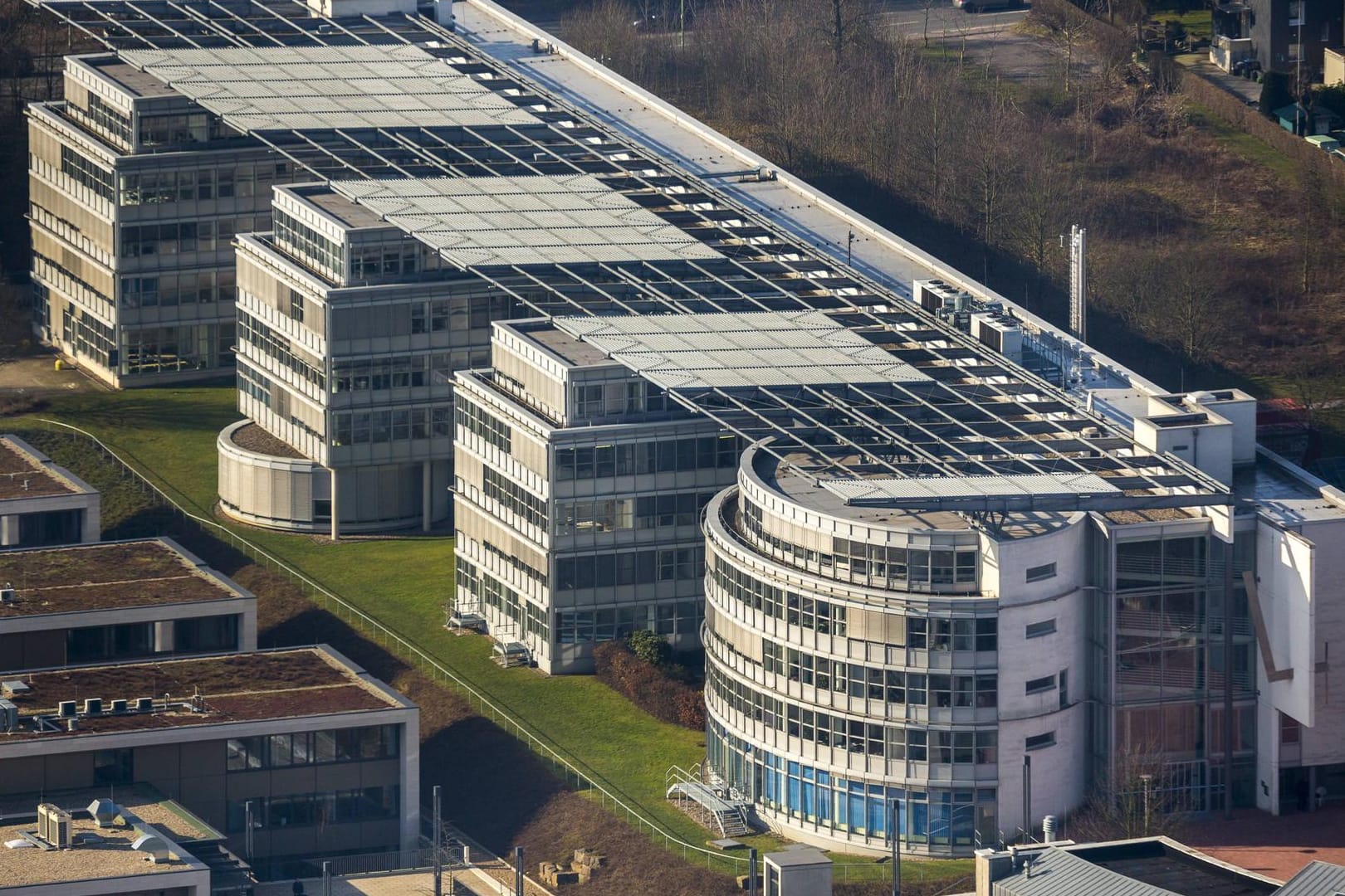 Fernuniversität Hagen von oben: Ein Polizist hat hier zwei Einbrecher auf frischer Tat ertappt.