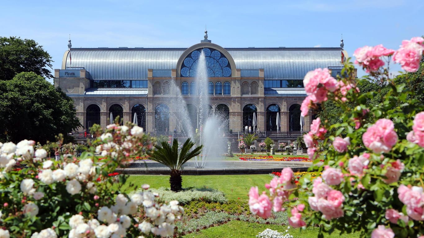 Das große Festhaus im Botanischen Garten wurde 2014 für circa 36 Millionen Euro saniert und gehört zu einem der vielen Highlights des Parks.