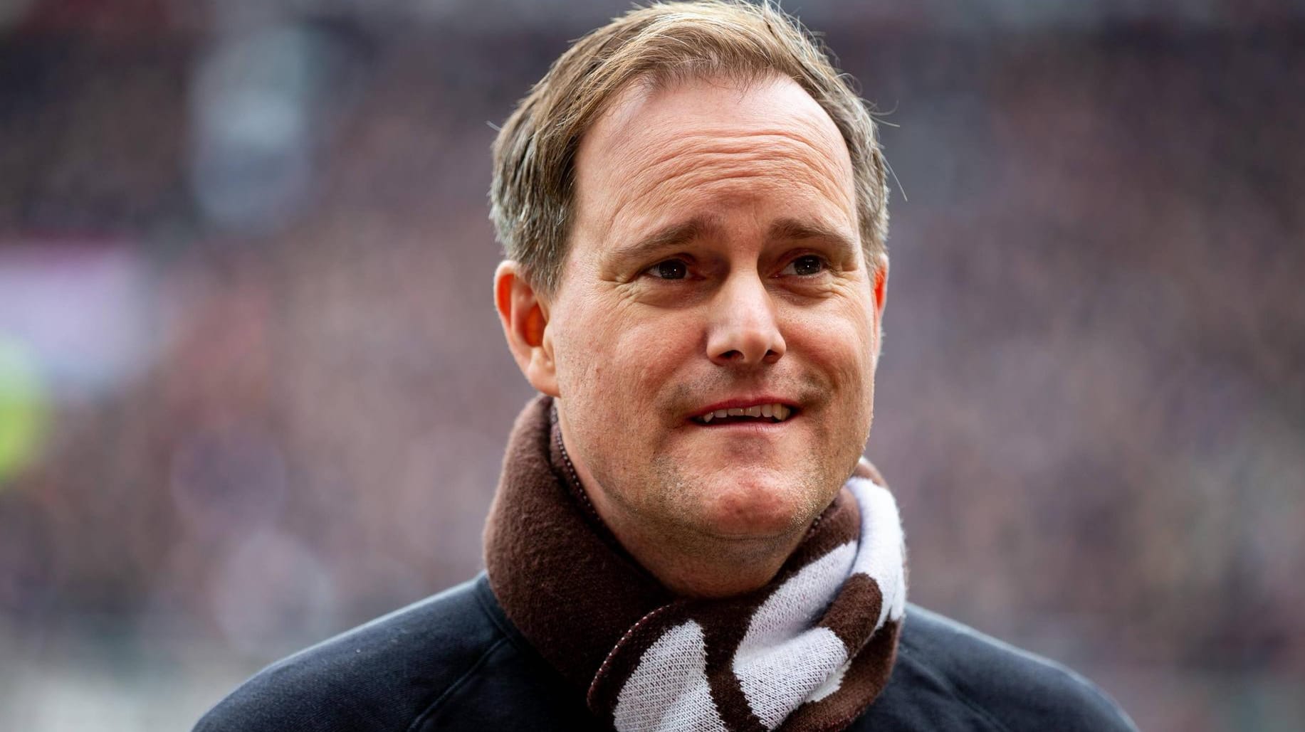 Oke Göttlich stellt sich hinter Trainer Jos Luhukay.