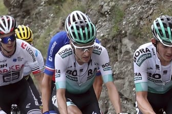 Ist von der starken Entwicklung Emanuel Buchmanns (l) angetan: Gregor Mühlberger (r) vom Team Bora-hansgrohe.