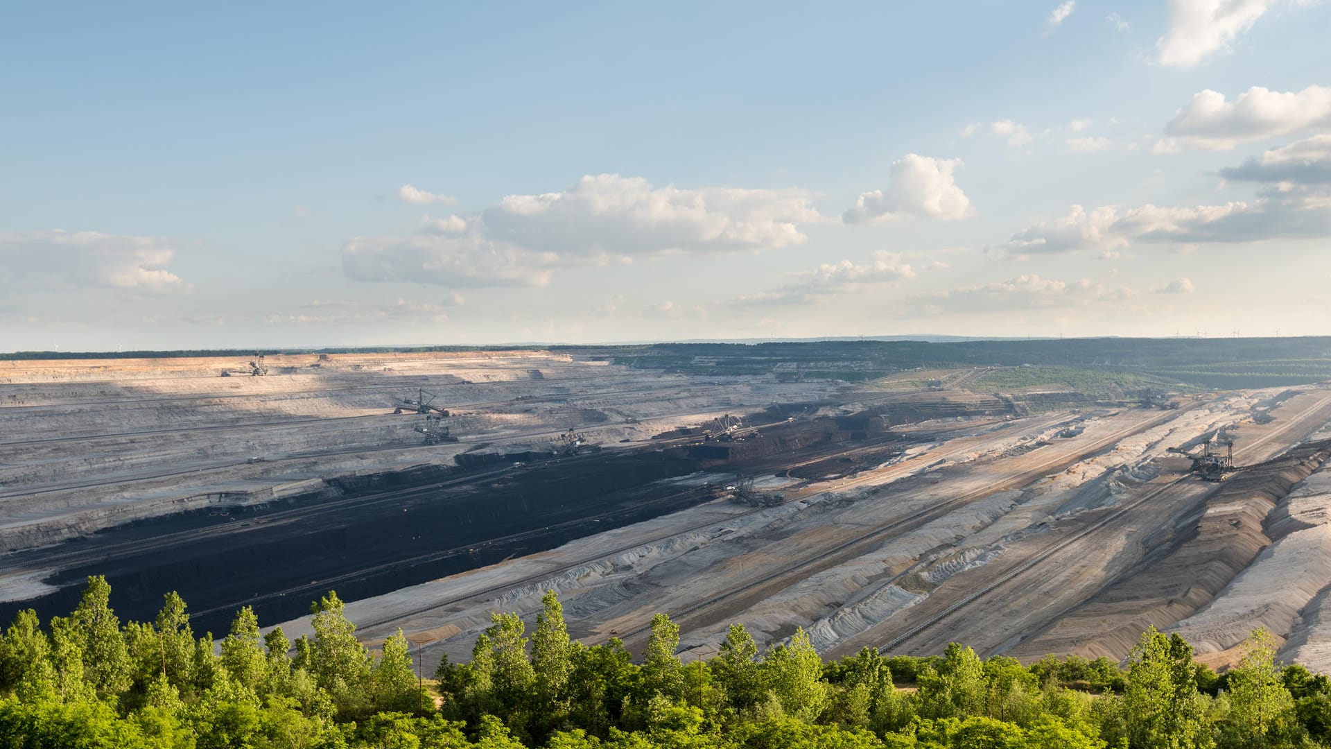 Der Aussichtspunkt in Elsdorf-Esch zeigt den Tagesbau Hambach im Rheinischen Braunkohlerevier.