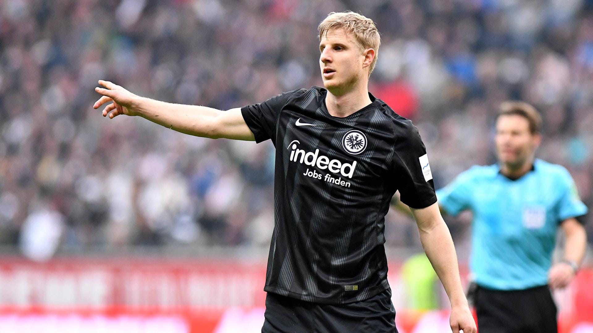 Martin Hinteregger wird auch in der kommenden Saison für Eintracht Frankfurt auflaufen.