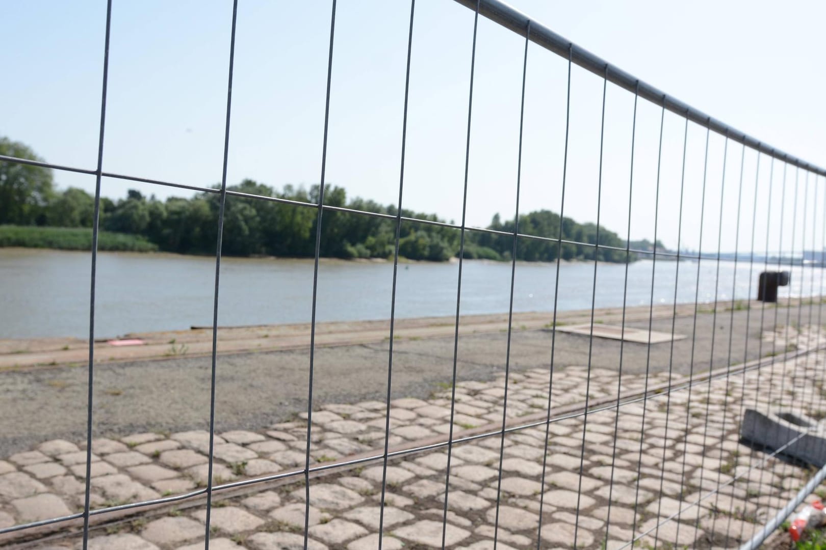 Absperrung der Loire: Bei einem Musikfest verschwand ein junger Mann – nun wurde er tot aufgefunden. (Archivbild)