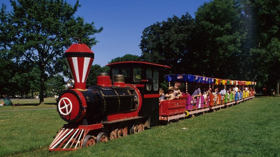 Eisenbahn im Volkspark Mainz: Sie fährt rund um den Volkspark.