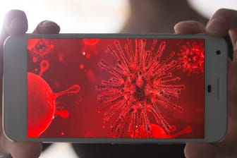 Eine symbolische Darstellung eines infizierten Smartphones: Für Android-Geräte gibt es verschiedene Anti-Viren-Programme.