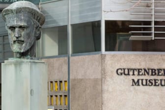 Büste von Johannes Gutenberg: Sie befindet sich vor dem Gutenberg-Museum in Mainz.
