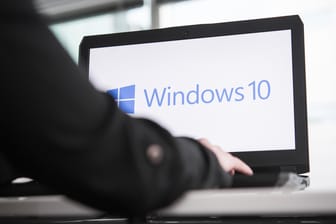 Ein Rechner mit der Aufschrift "Windows 10": Wer den Windows Defender als Virenschutz nutzt, verwendet laut "AV-Test" ein "Top Product".