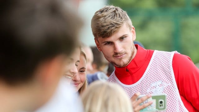 RB Leipzig wünscht sich eine Verlängerung des am Ende der kommenden Saison auslaufenden Vertrags von Timo Werner. RB Leipzig wünscht sich eine Verlängerung des am Ende der kommenden Saison auslaufenden Vertrags von Timo Werner.