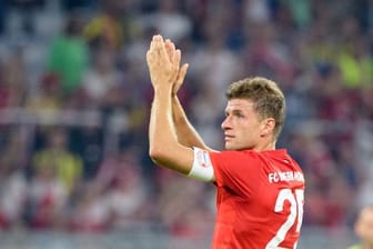 Thomas Müller vom FC Bayern München jubelt über seinen Treffer zum 6:0.