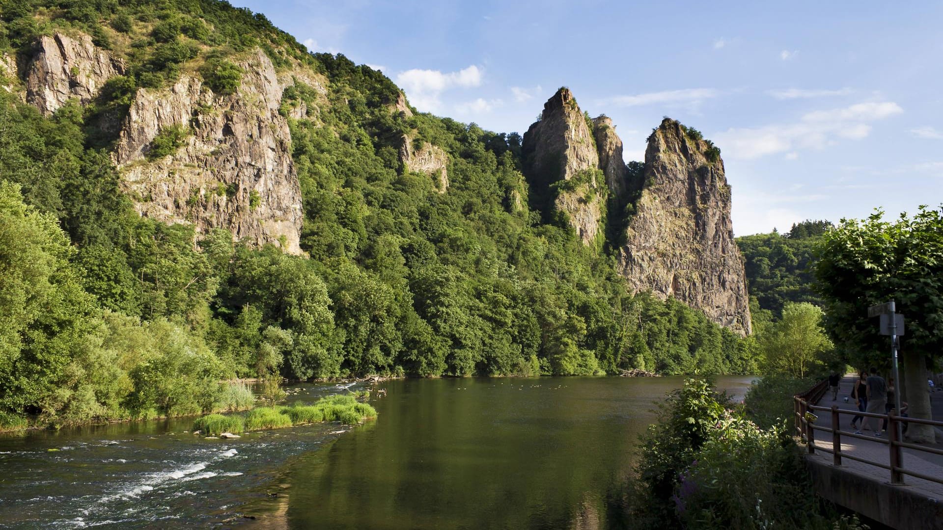 Rheingrafenstein: Die Porphyr-Felsformation an der Nahe ist 136 Meter hoch.