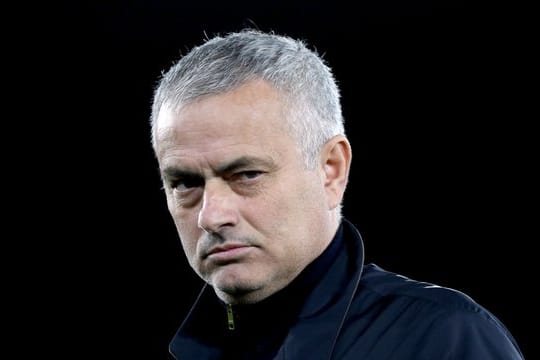 Der derzeit Joblose Startrainer José Mourinho lernt zum Zeitvertreib Deutsch: "Das ist echt schwierig, Mann".