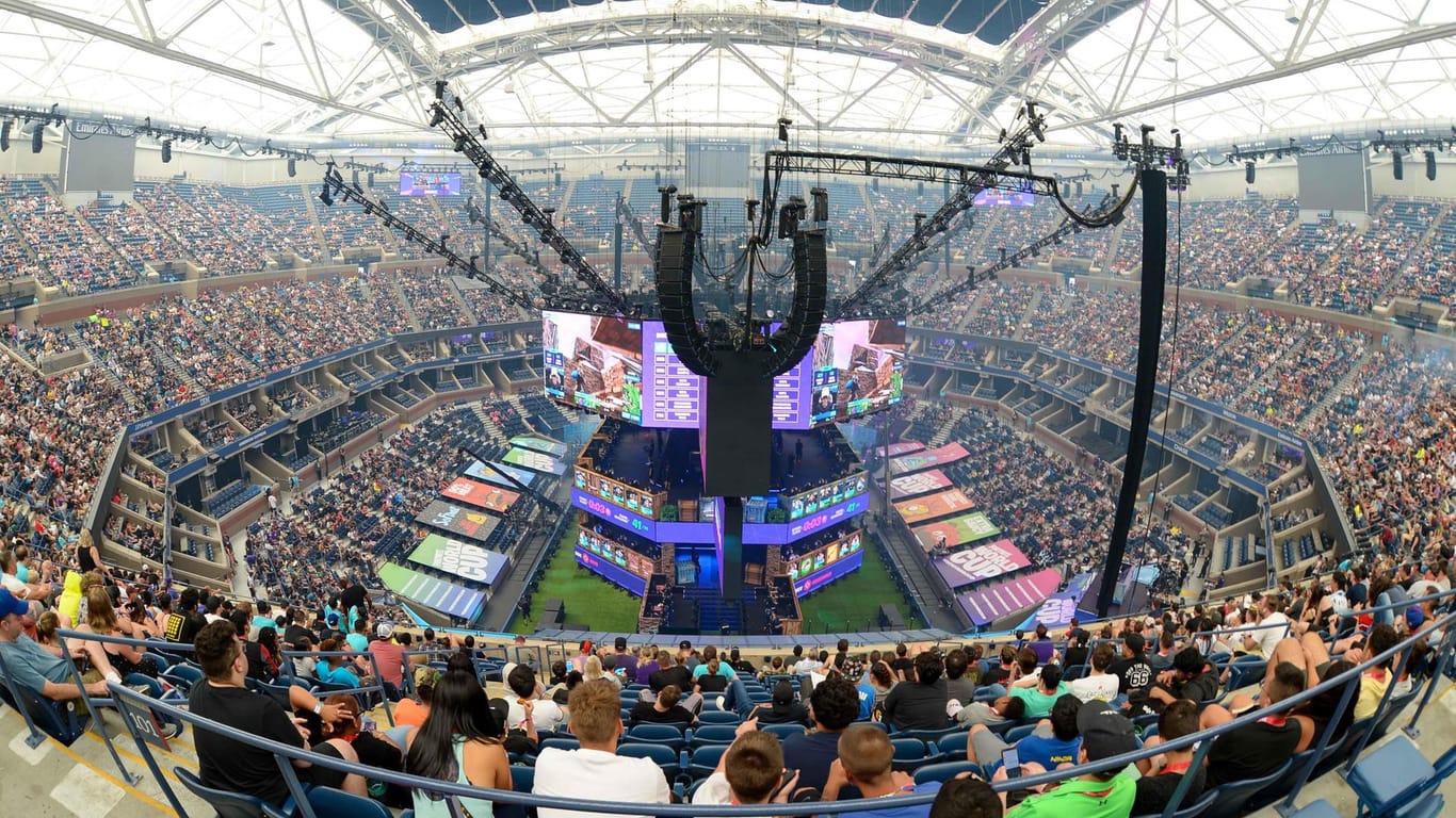Das Arthur Ashe Stadium in New York während der "Fortnite"-WM: Laut Ingo Froböse könnte eSports in Zukunft genauso wichtig werden wie Fußball.