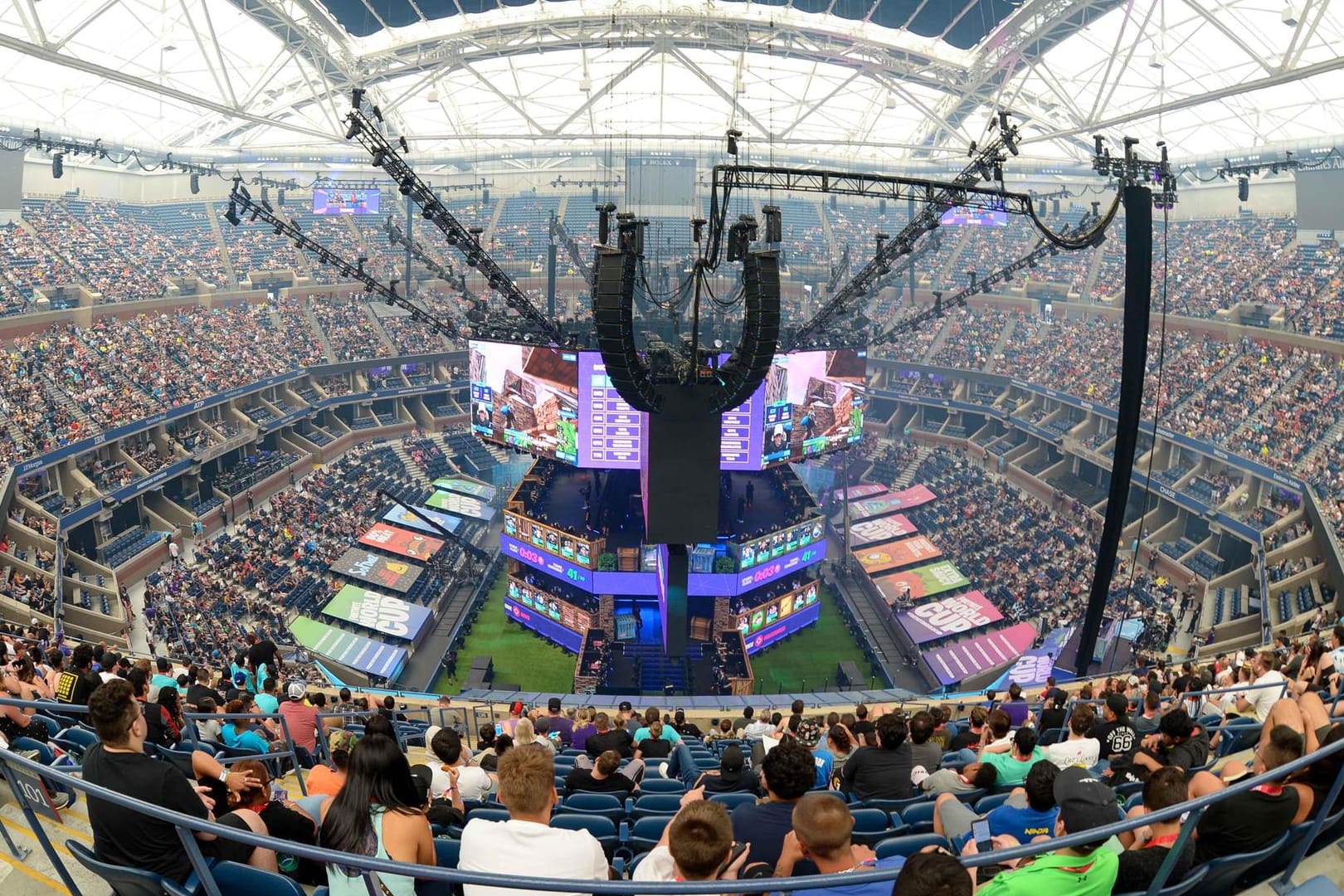 Das Arthur Ashe Stadium in New York während der "Fortnite"-WM: Laut Ingo Froböse könnte eSports in Zukunft genauso wichtig werden wie Fußball.