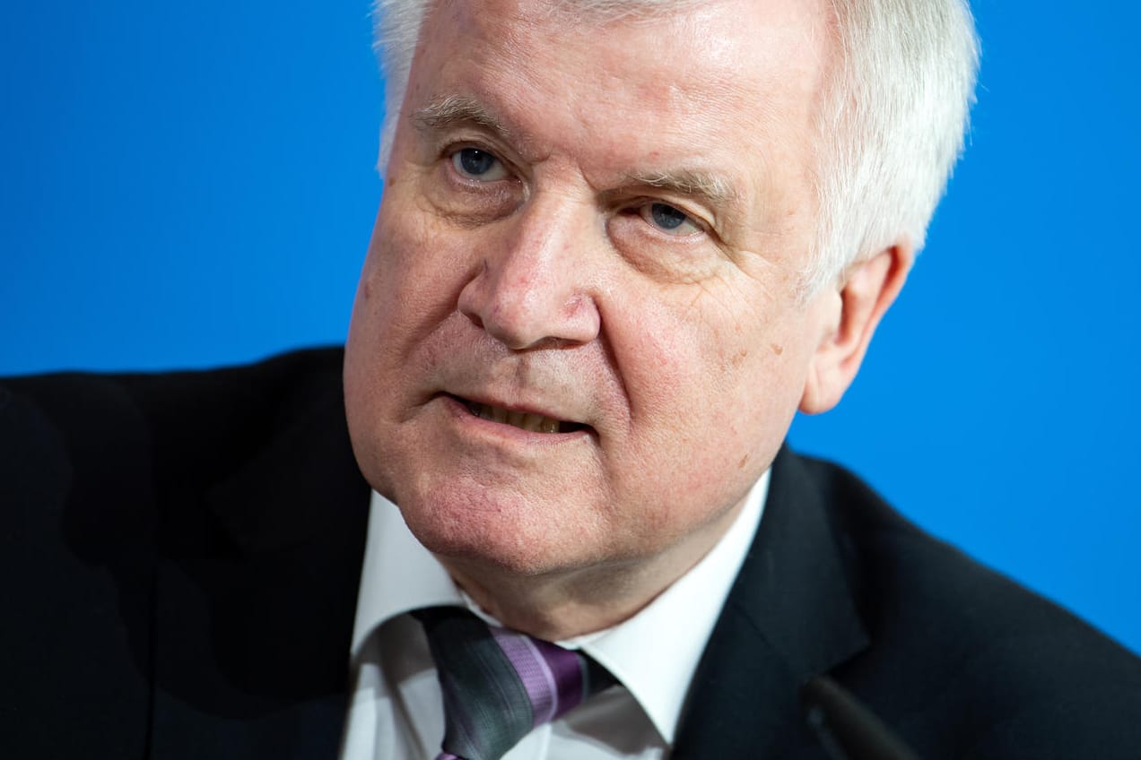 Bundesinnenminister Horst Seehofer: Er verspricht Konsequenzen, doch auch er ist machtlos gegen Taten wie in Frankfurt und Voerde.