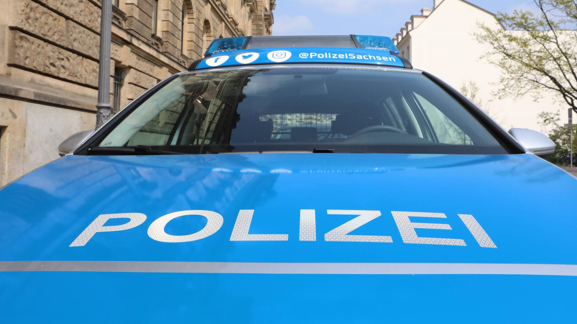 Dresdner Polizei: Bei Razzien wurden Wohnungen von mutmaßlichen "Reichsbürgern" durchsucht. (Symbolbild) Dresdner Polizei: Bei Razzien wurden Wohnungen von mutmaßlichen "Reichsbürgern" durchsucht. (Symbolbild)