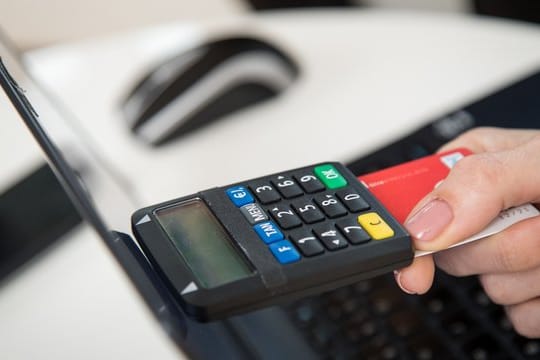 TAN-Generatoren als eigene kleine Geräte bieten die Banken bislang fast ausschließlich fürs Onlinebanking an.