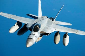 US-Kampfjet des Typs F/A-18 Super Hornet: Ein solcher US-Militärjet ist ist in einem Wüstengebiet in Kalifornien abgestürzt. (Symbolbild)