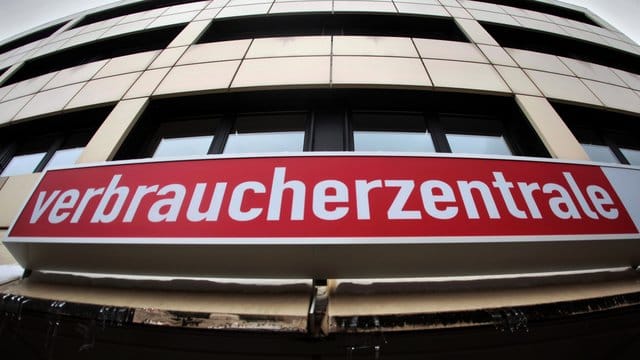 Die Verbraucherzentrale warnt vor unseriösen Schneeballsystemen in den Sozialen Netzwerken. Die Verbraucherzentrale warnt vor unseriösen Schneeballsystemen in den Sozialen Netzwerken.