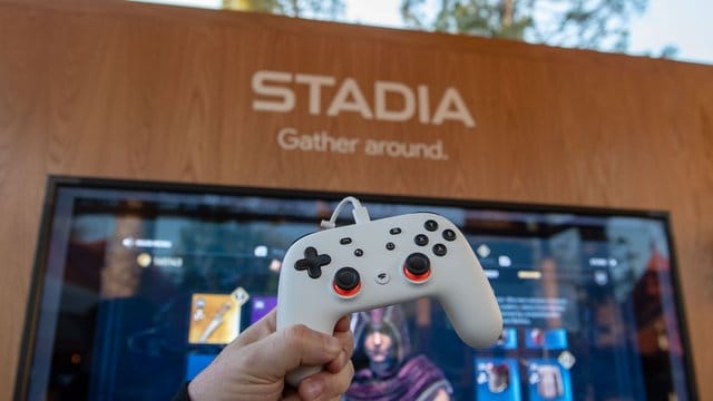 Ein Controller für Googles Spieledienst Stadia ist am Rande der Entwicklerkonferenz Google I/O zu sehen. Ein Controller für Googles Spieledienst Stadia ist am Rande der Entwicklerkonferenz Google I/O zu sehen.