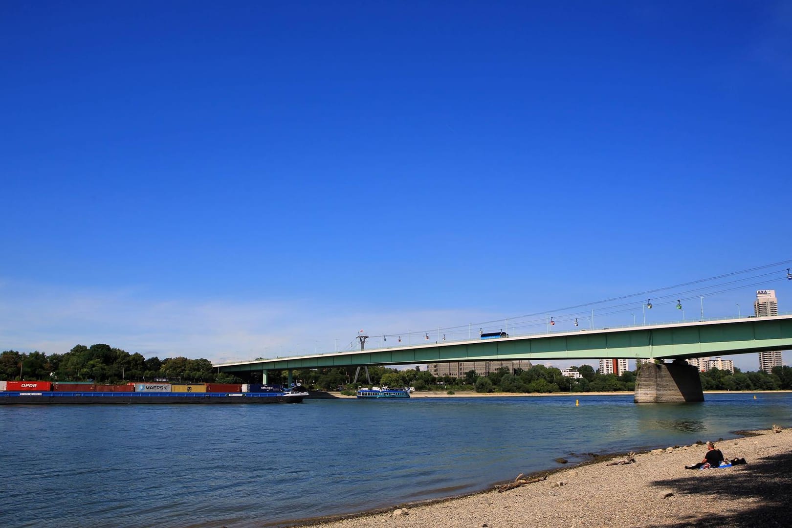 Die Zoobrücke in Köln: Sie führt über den Rhein und ist super zum Radfahren und Spazieren.