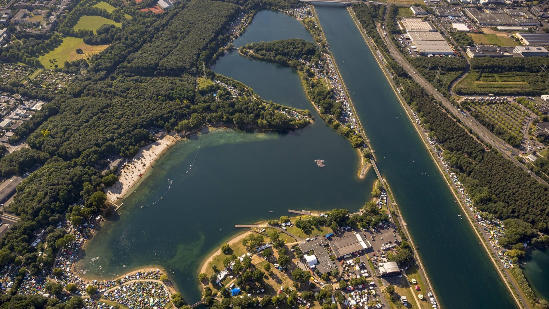 Fühlinger See von oben: Der Kölner See ist deutschlandweit bekannt.