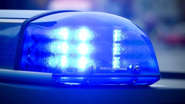 Das Blaulicht an einem Polizeiauto: Ein Sechsfachmord erschüttert Kroatien. Das Blaulicht an einem Polizeiauto: Ein Sechsfachmord erschüttert Kroatien.