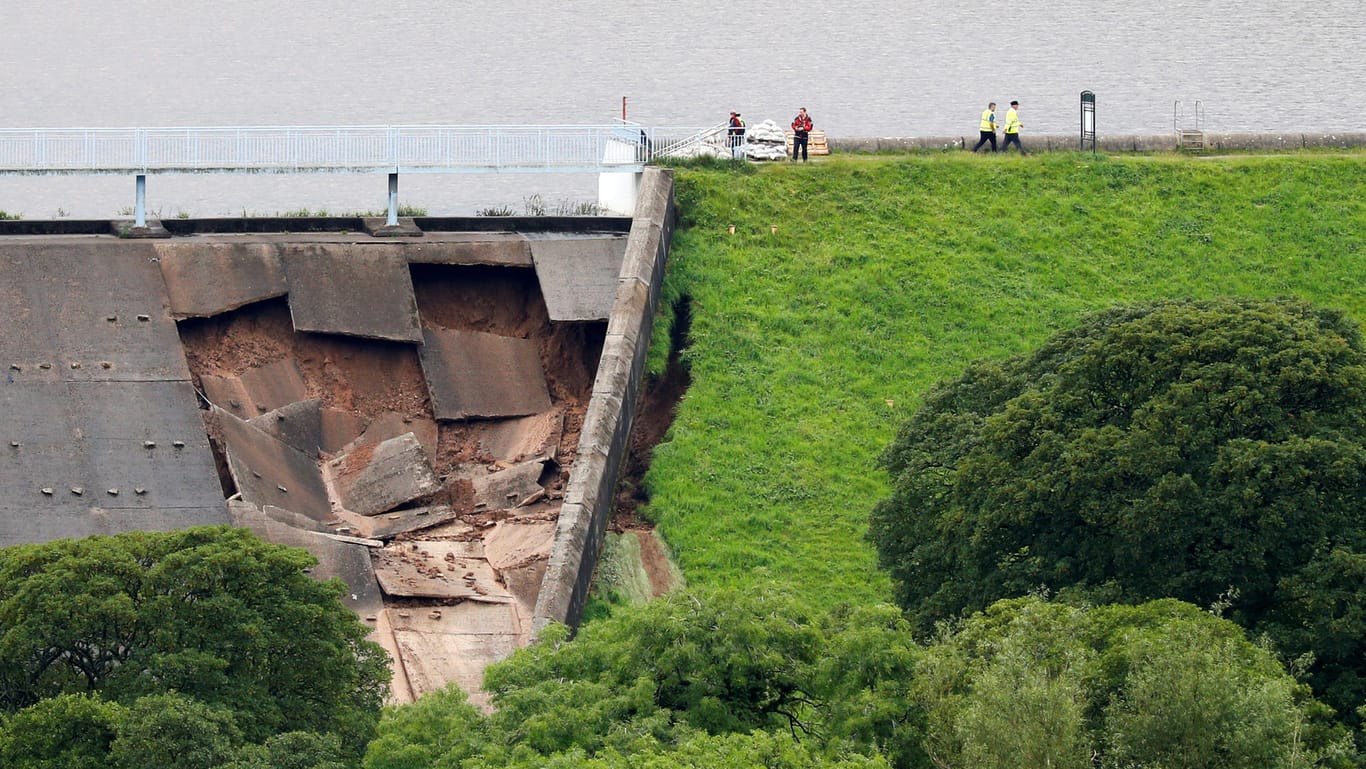Der Damm in der Nähe von Whaley Bridge ist beschädigt.