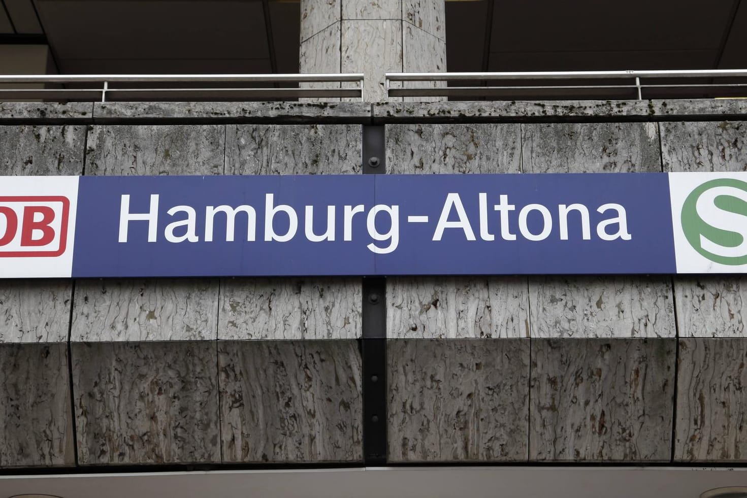 Bahnhof Hamburg-Altona: Rassistische Durchsage entsetzt Fahrgäste.
