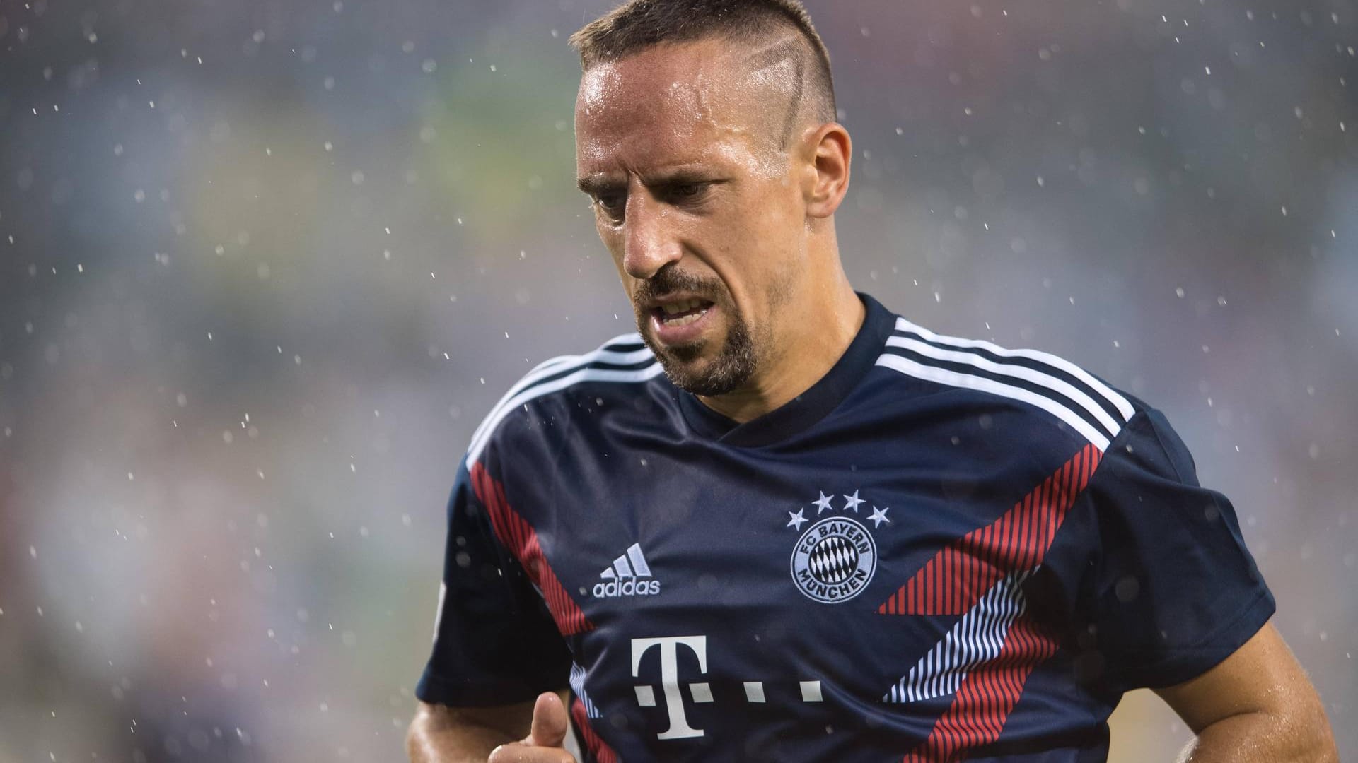 Franck Ribéry: Einem Medienbericht zufolge wechselt der Fußballprofi nach Katar oder Saudi-Arabien.