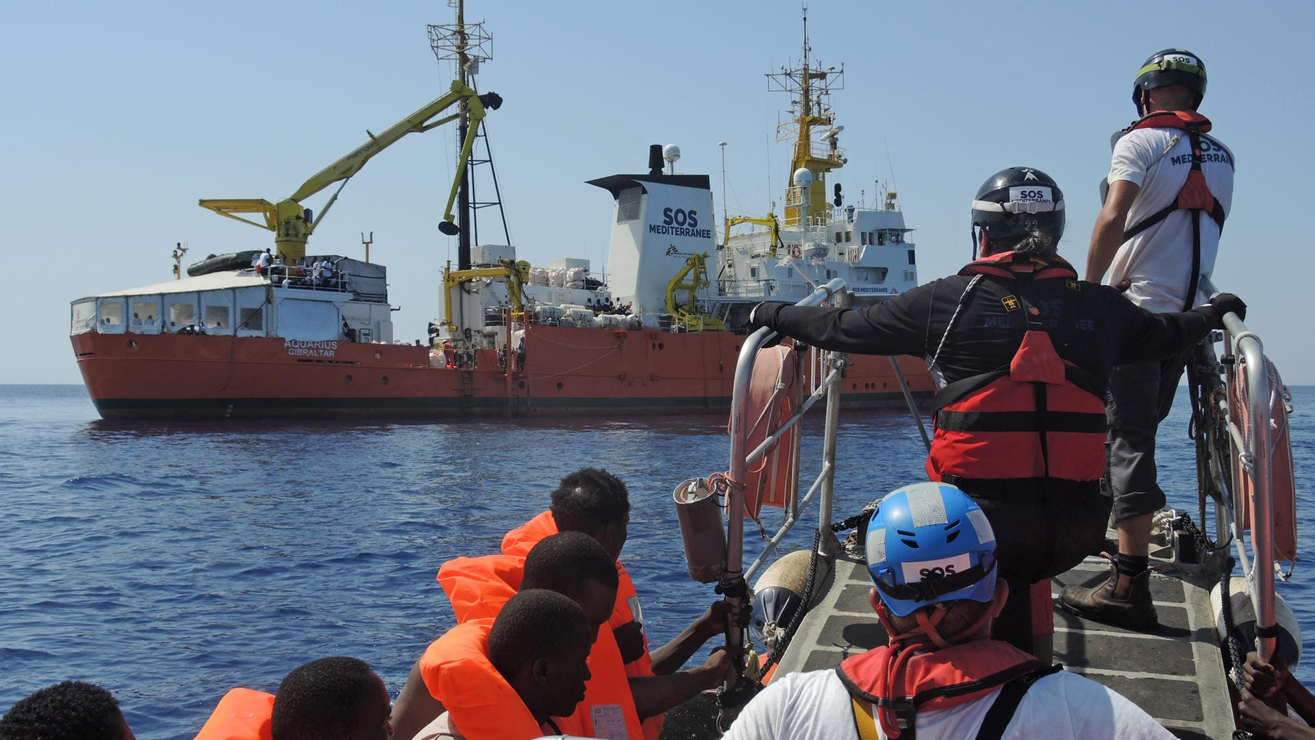 Seenotretter im Mittelmeer (Symbolfoto): Für zwei hochschwangere Frauen an Bord der "Open Arms" hat die Odyssee ein Ende gefunden.