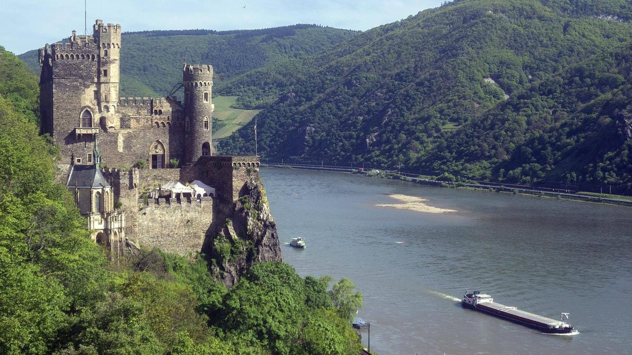 Burg Rheinstein am Rhein: Die Burg liegt bei Trechtlinghausen in der Nähe von Mainz.